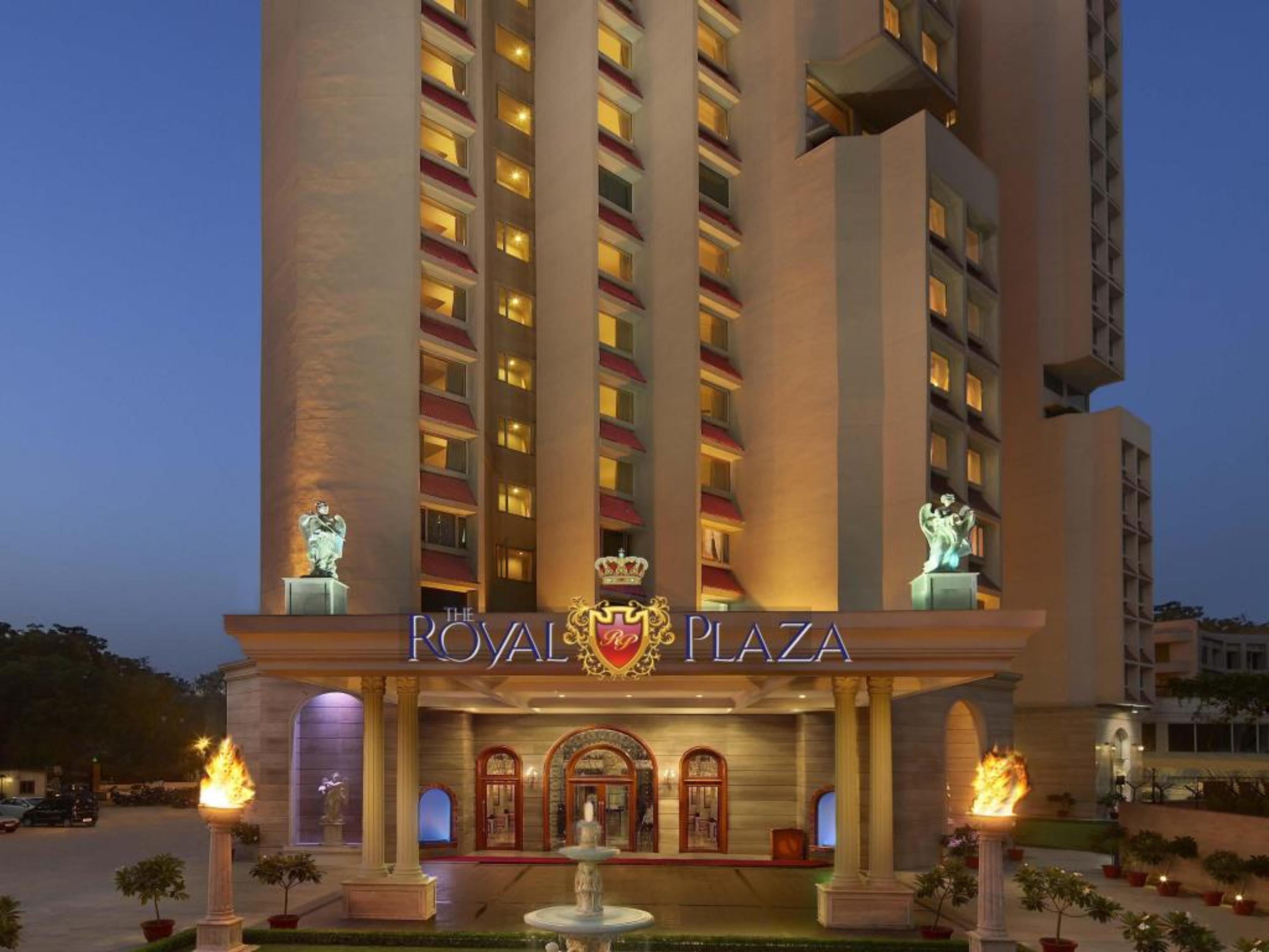 Hotel The Royal Plaza New Delhi Exterior photo